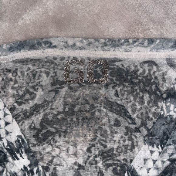 tiger stretchy top with rhinestone detailing - Picture 2 of 3